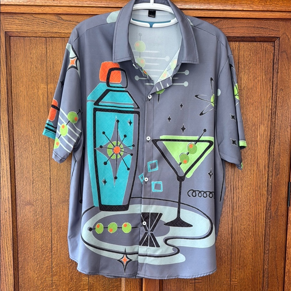 Casual Button Down Shirt with Retro Cocktail Print - Men’s Large⭐️